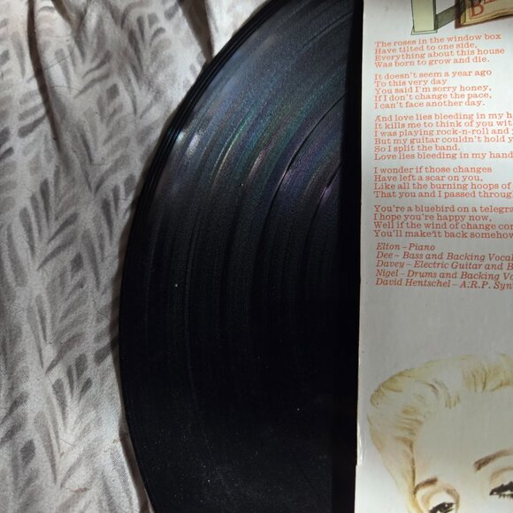 ELTON JOHN 1973 YELLOW BRICK ROAD VINYL ALBUM *LIKE NEW* - Picture 6 of 6